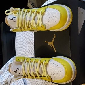 Air Jordan 1 Mid SE (GS) Dynamic Yellow floral print 5.5 youth / 7 women's